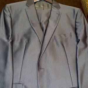 Calvin Klein Dark Gray Suit (Shine) Size 48 R Jacket; Pants: 42 x 30